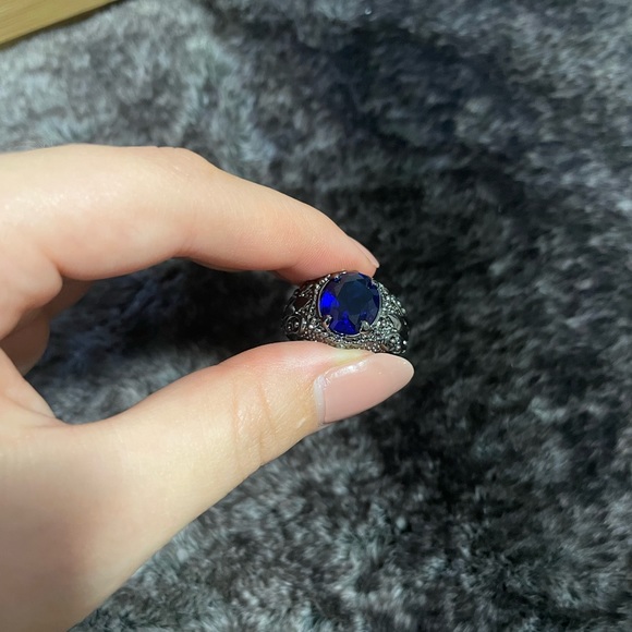 Smooth Alloy / sapphire-like stone size 9.5 Ring | truly gorgeous - Picture 3 of 12